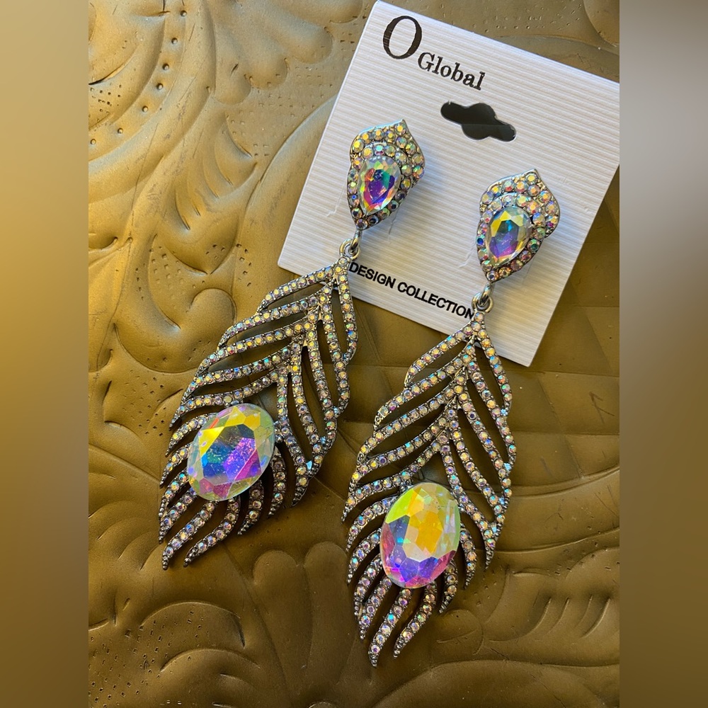 Crystal Leaf Earring - Picture 2 of 9